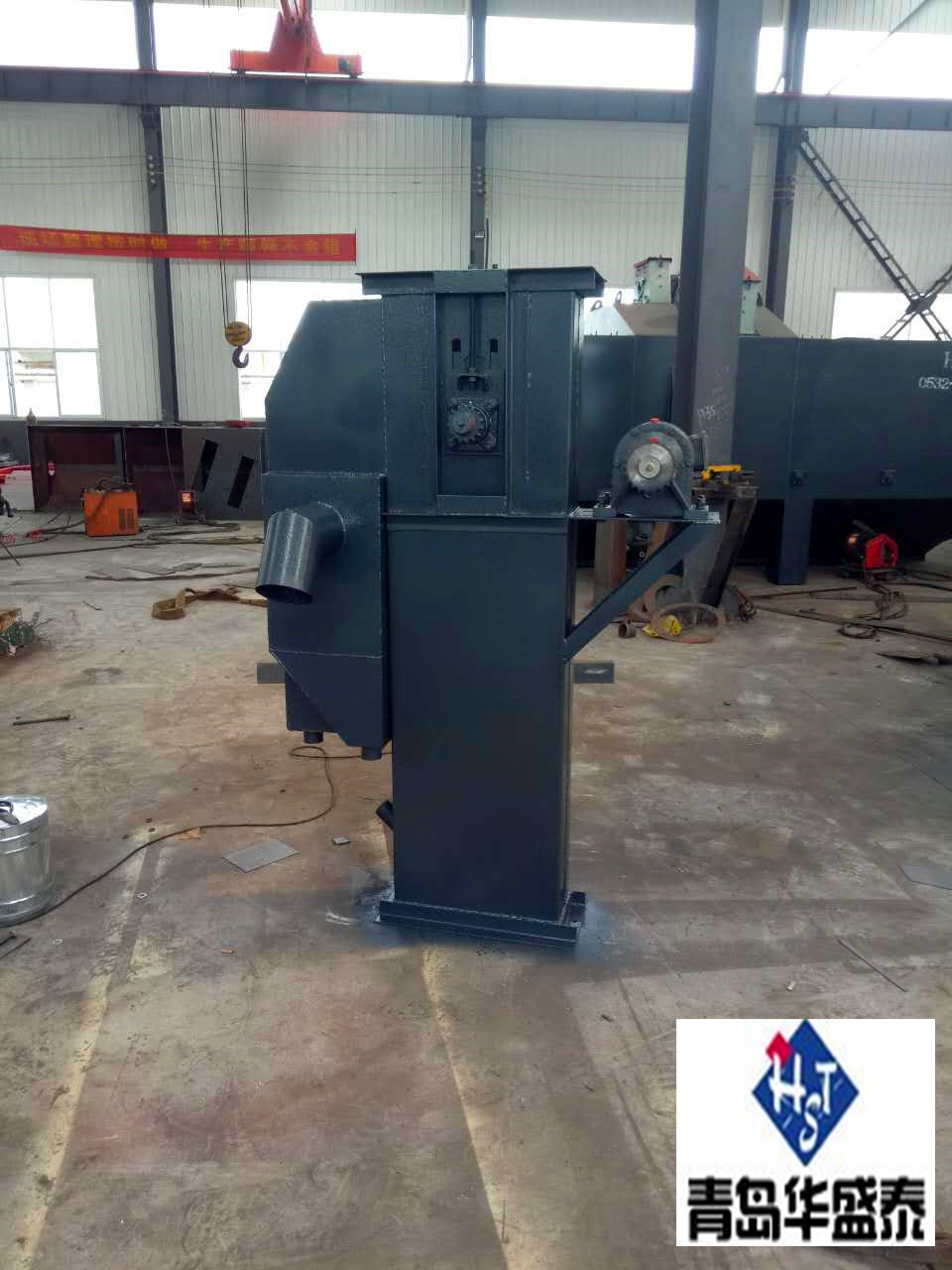 出口越南326履帶式拋丸機(jī)發(fā)貨現(xiàn)場圖